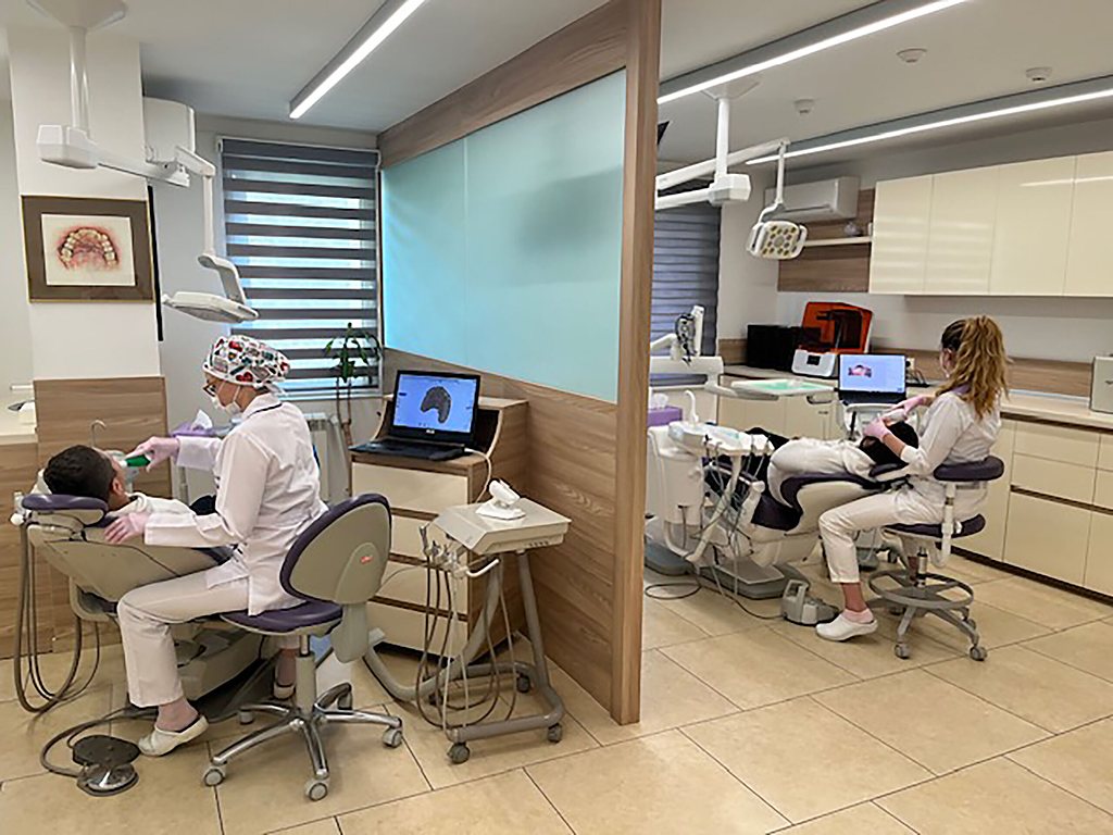 Клиника GreOrtho - работна среда